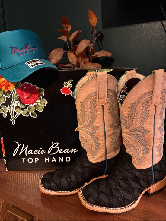 Macie Bean Shoes - Macie Bean Two-Tone Western Boots — Black & Tan Exotic Amazonian Big Bass